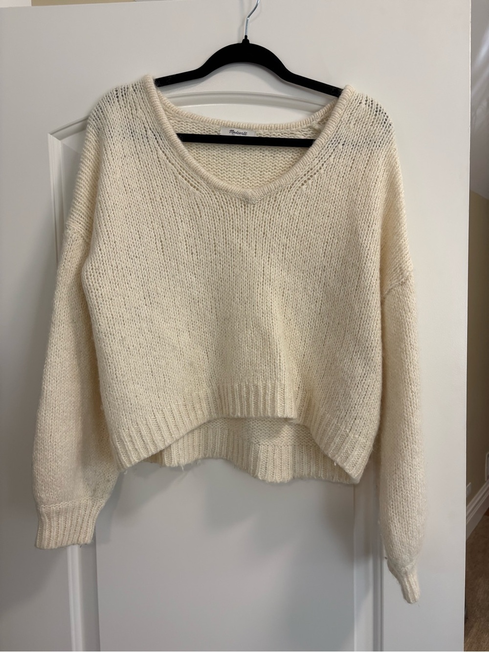 Madewell Women's Cream V-Neck Cropped Sweater
